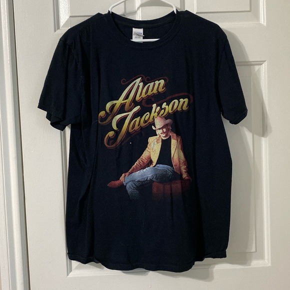 Gildan Tops - Alan Jackson screen print short sleeve black concert tee - worn once
